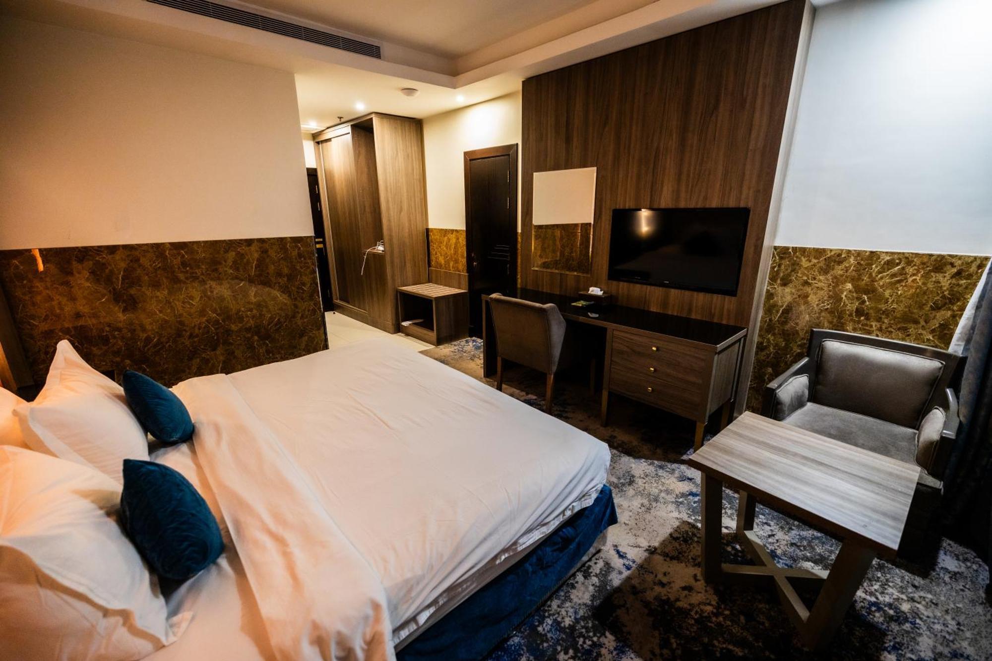 Mora Hotel By Pioneer Джеда Екстериор снимка