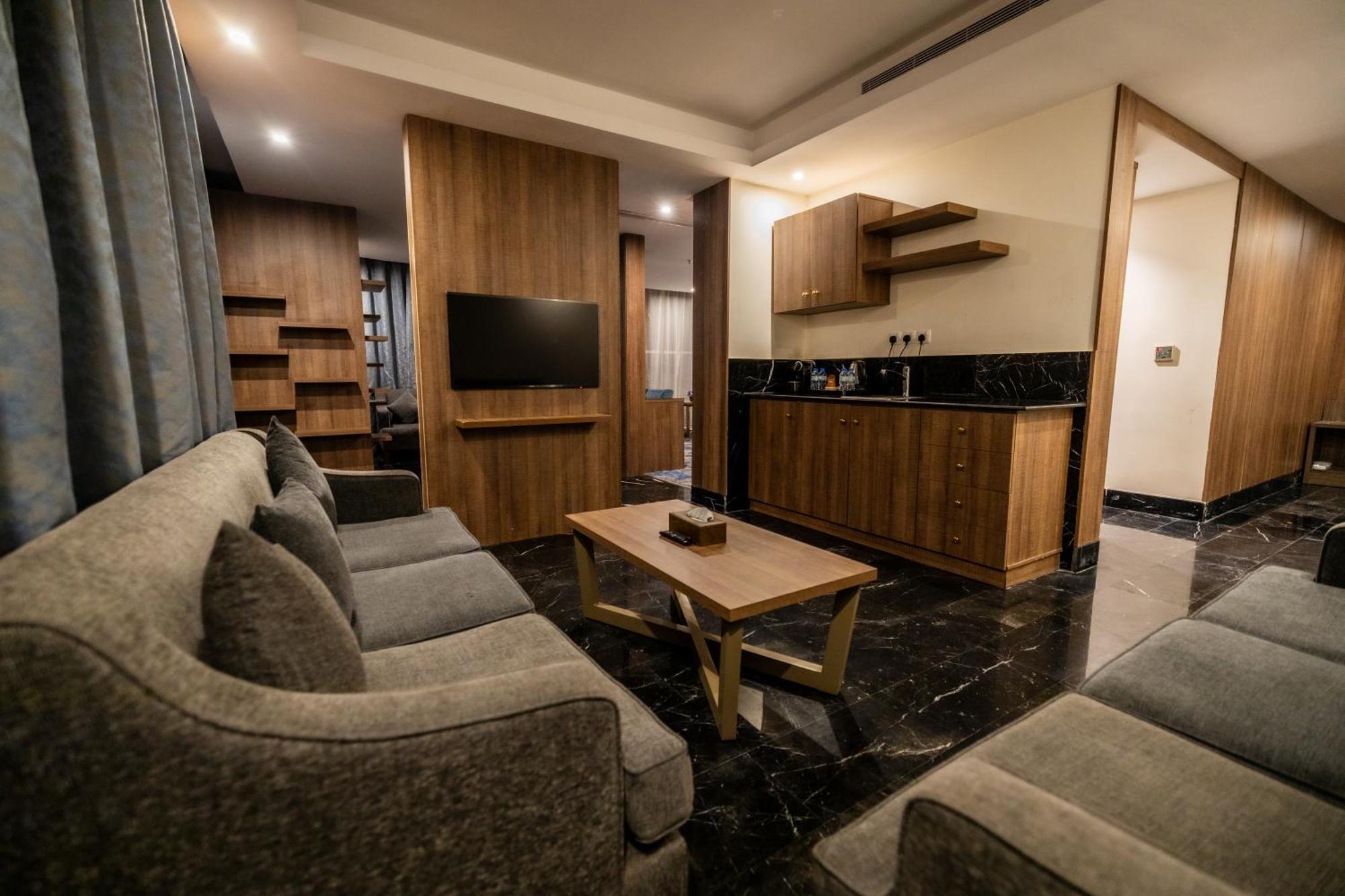 Mora Hotel By Pioneer Джеда Екстериор снимка