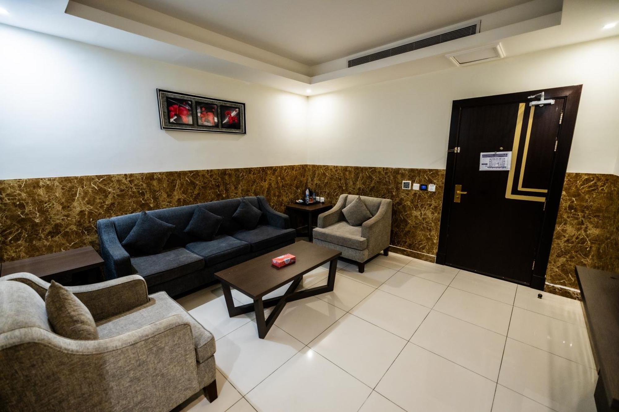 Mora Hotel By Pioneer Джеда Екстериор снимка
