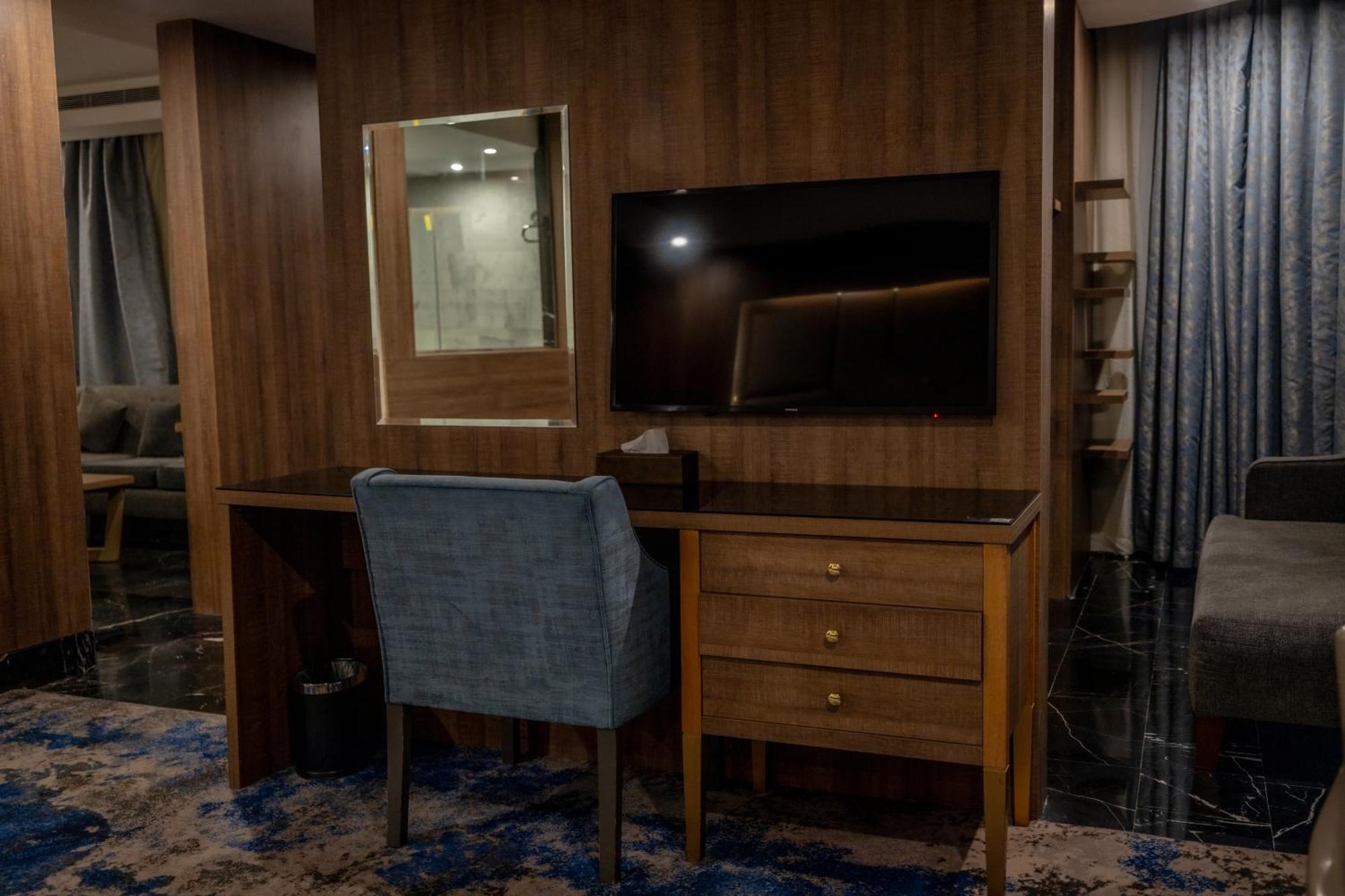 Mora Hotel By Pioneer Джеда Екстериор снимка